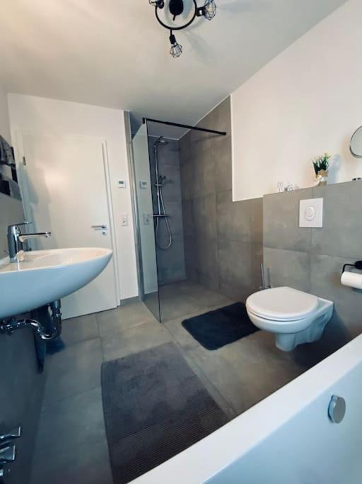 Grosse Moderne Ferienwohnung Auch Als Monteur Unterkunft Nutzbar, In Stolberg - Vicht Экстерьер фото